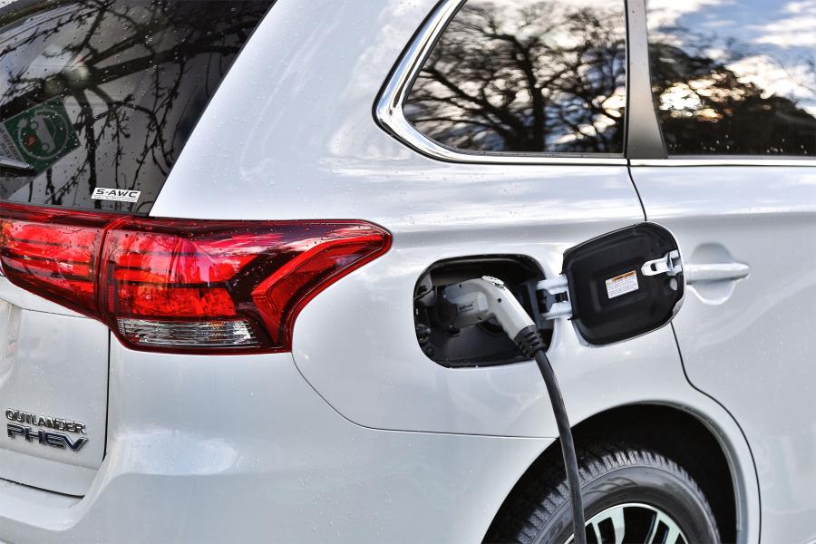Детали экстерьера Mitsubishi Outlander PHEV 2017 года  (NA) (фото 27 из 70)
